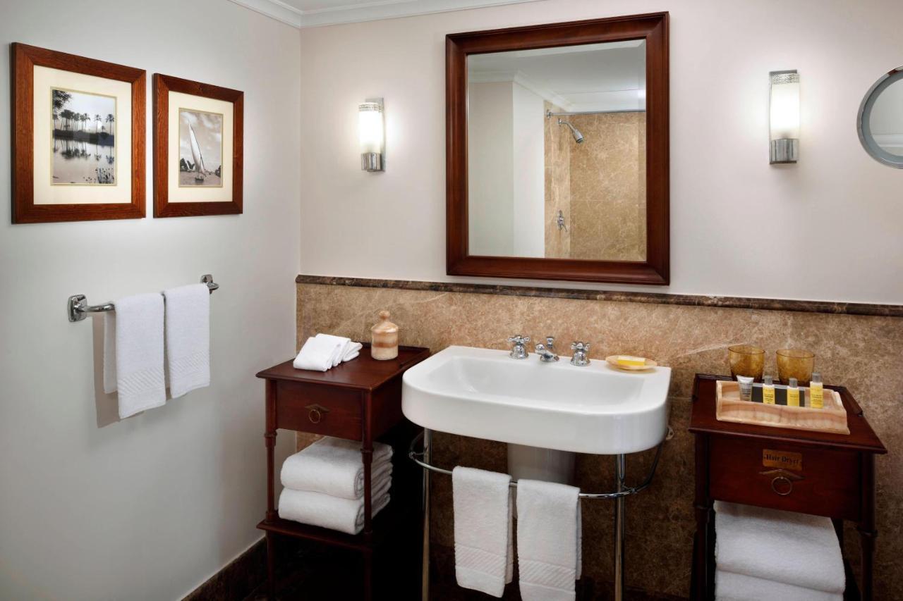 Hotel Marriott Mena House, Cairo Giza Esterno foto A bathroom in a hotel