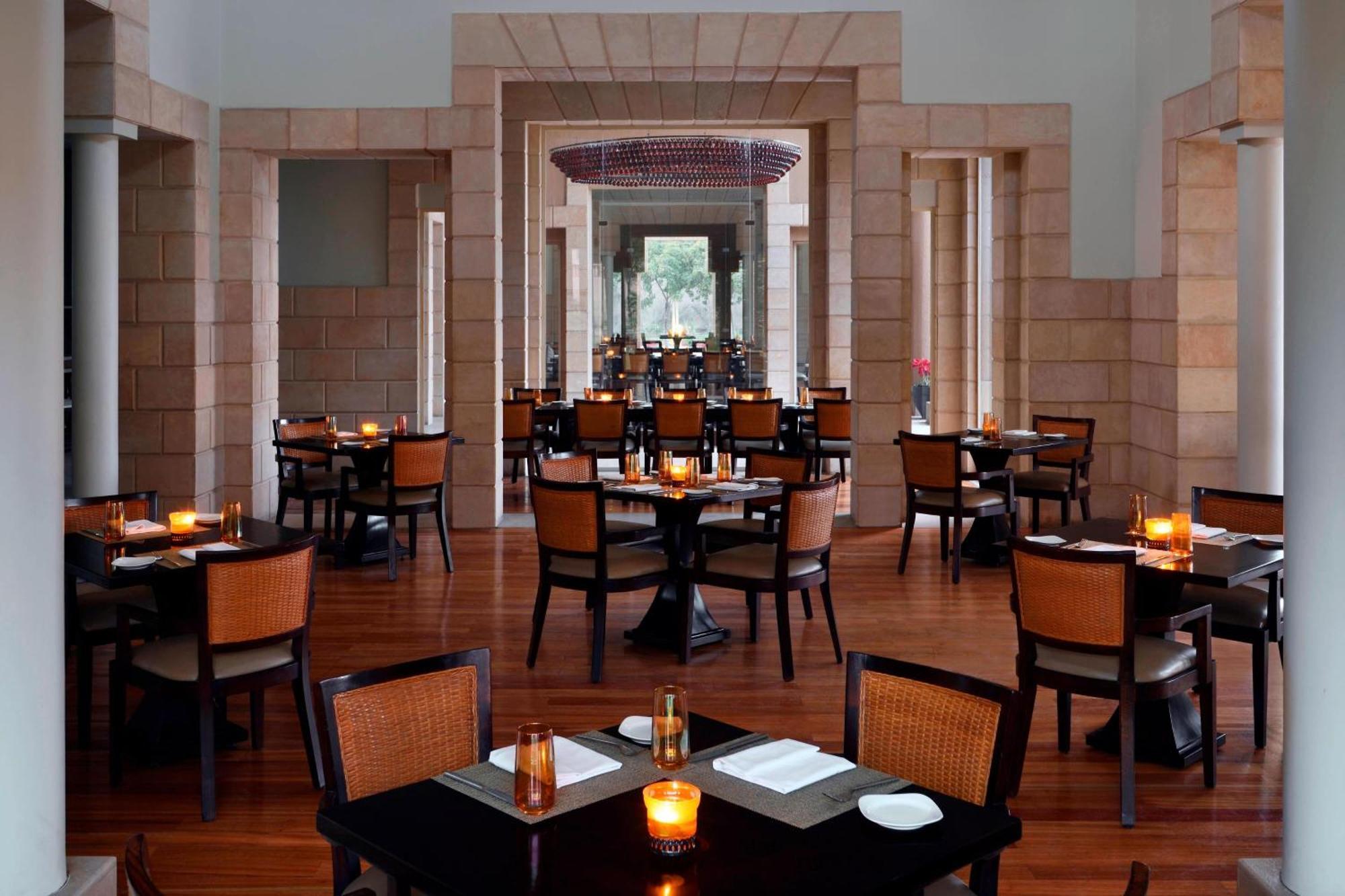 Hotel Marriott Mena House, Cairo Giza Esterno foto The restaurant at the Taj Mahal Palace