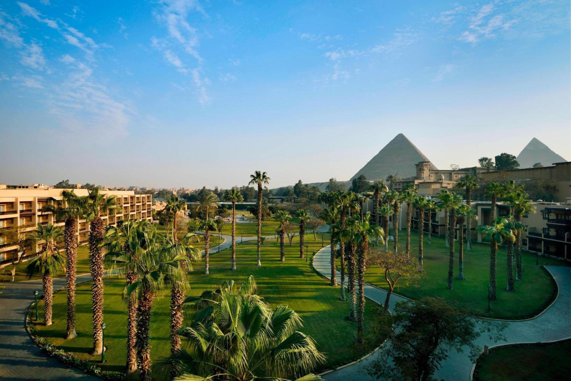 Hotel Marriott Mena House, Cairo Giza Esterno foto The pyramids from the resort
